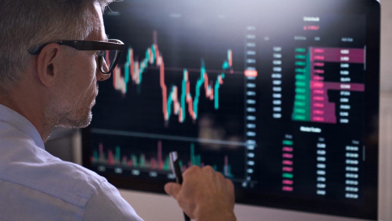 Man analyzes stock market