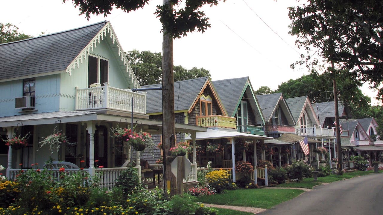 colorful houses in martha's vineyard massachusetts