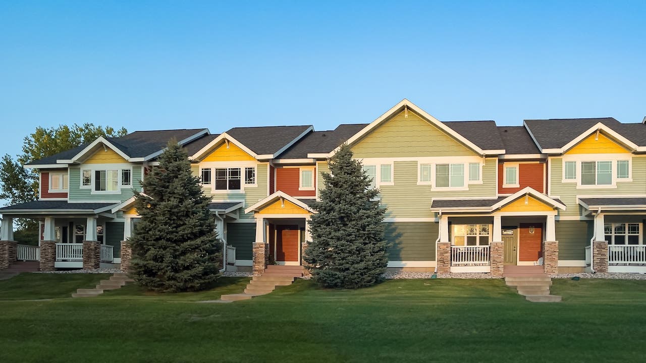 colorful townhouses in peoria, illinois, blue sky and green grass