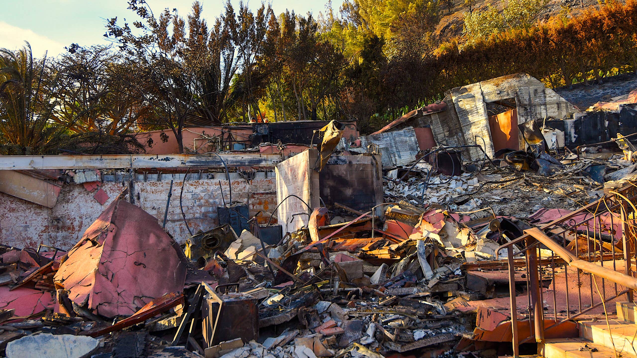 Malibu home burned in wildfire